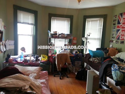 Mission Hill 4 Beds 1 Bath Boston - $5,800