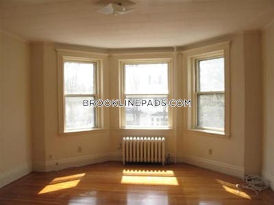 Brookline 2 Bed 1 Bath BROOKLINE- BOSTON UNIVERSITY $3,500  Boston University - $2,950