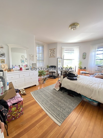 Allston/brighton Border Spectacular 3 bed 1 bath with heat and hot water included! Boston - $3,800 50% Fee