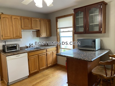 Somerville 5 Beds 2 Baths  Tufts - $6,300