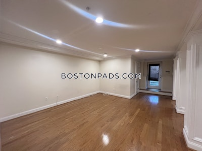 Brookline 2 Bed 2 Bath BROOKLINE  Beaconsfield - $3,400